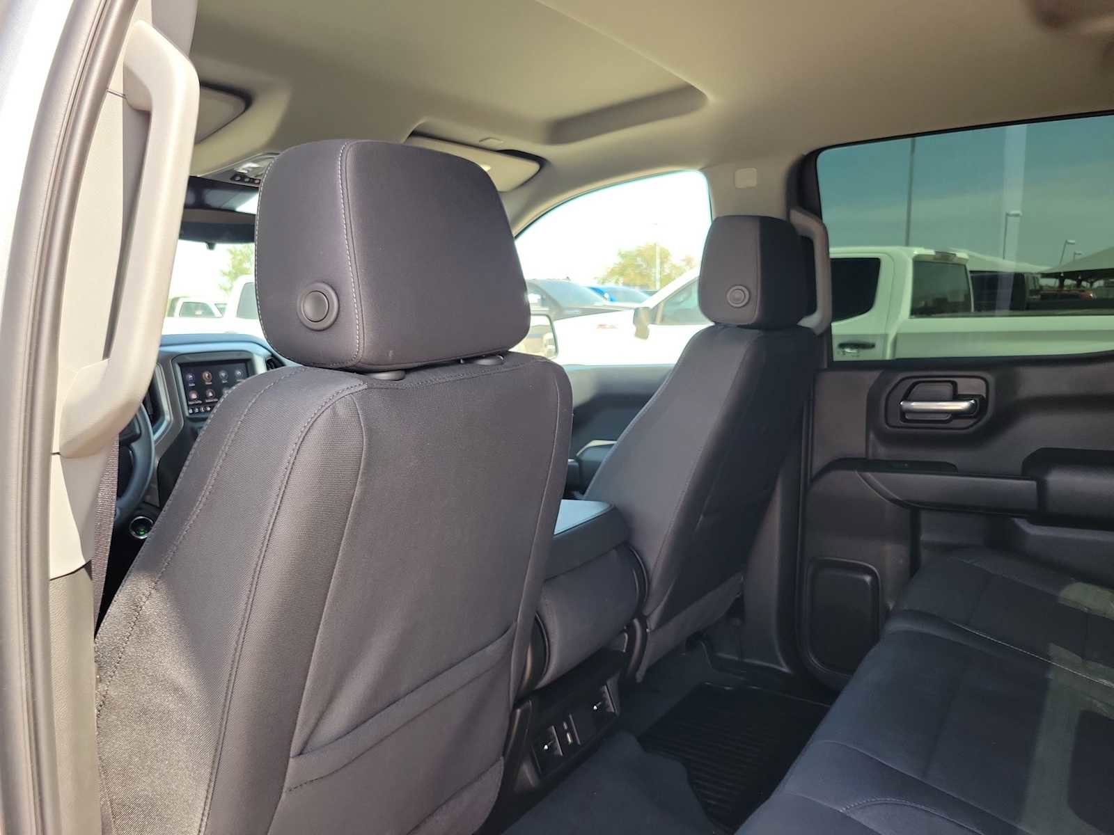 Used 2026 Chevrolet Silverado 1500 Custom w/ LPO, Dark Essentials Package RWD image 16