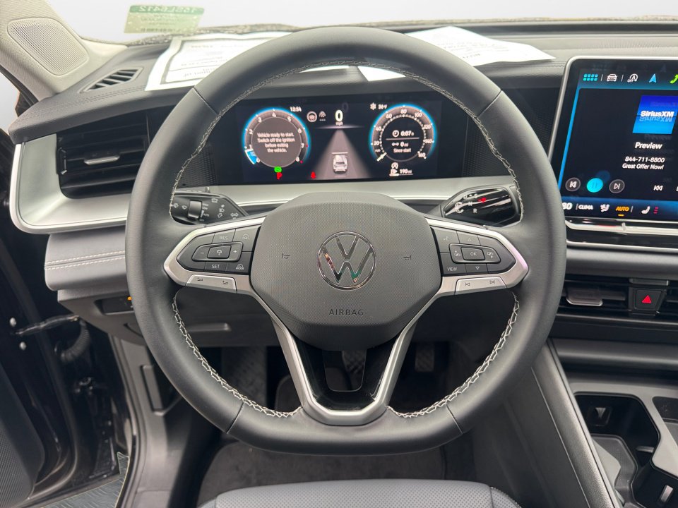 Used 2025 Volkswagen Tiguan SE image 11