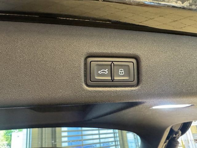 Used 2025 Audi Q5 Premium w/ Convenience Package AWD/4WD image 34