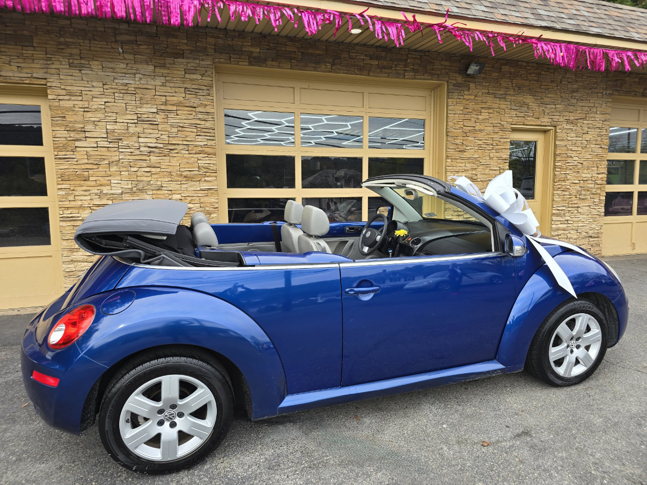 Used 2007 Volkswagen Beetle 2.5L Convertible image 6