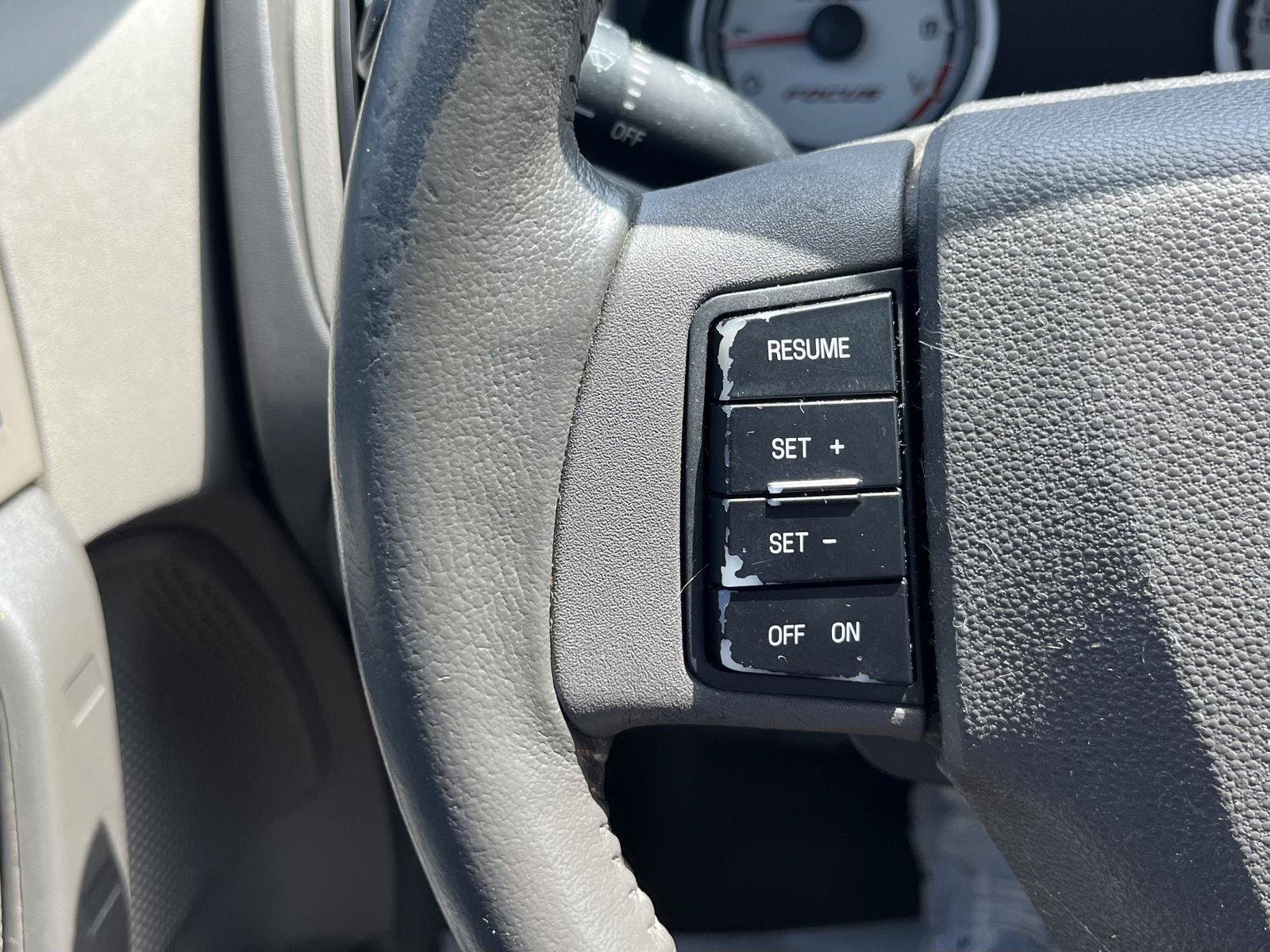 Used 2009 Ford Focus SE FWD image 8