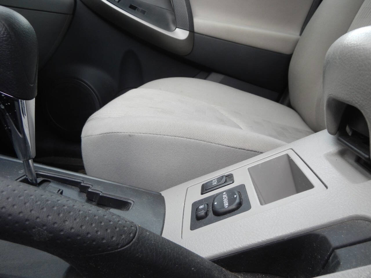 Used 2009 Toyota RAV4 2WD image 39