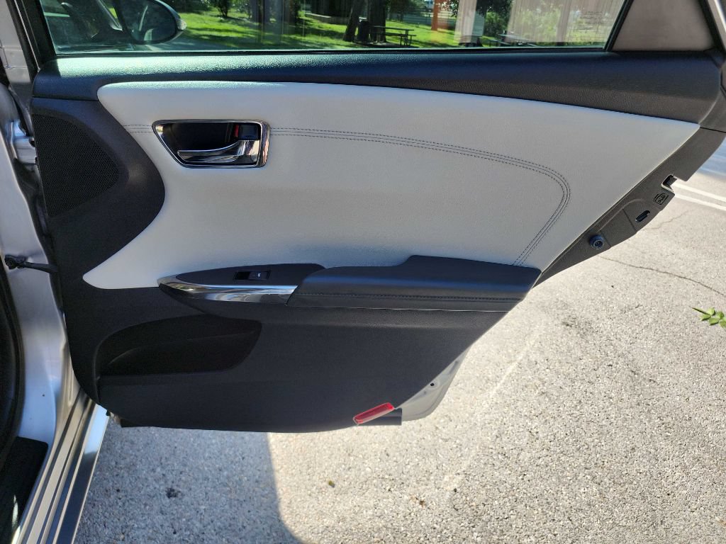 Used 2017 Toyota Avalon XLE FWD image 40