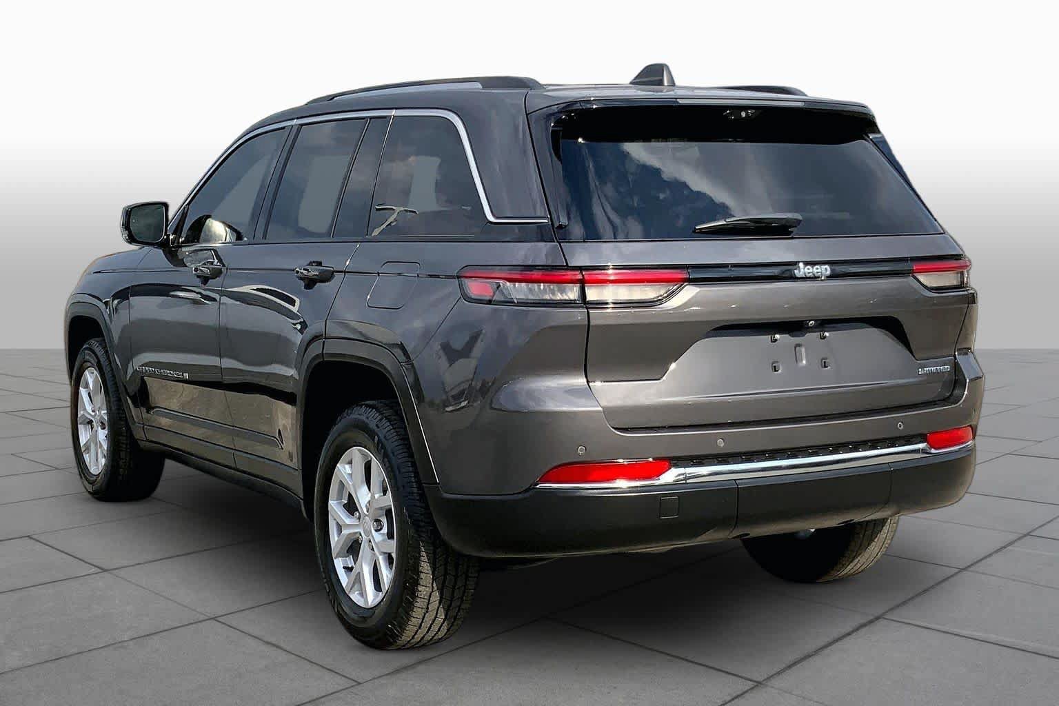 Used 2023 Jeep Grand Cherokee Limited w/ Luxury Tech Group II RWD image 12