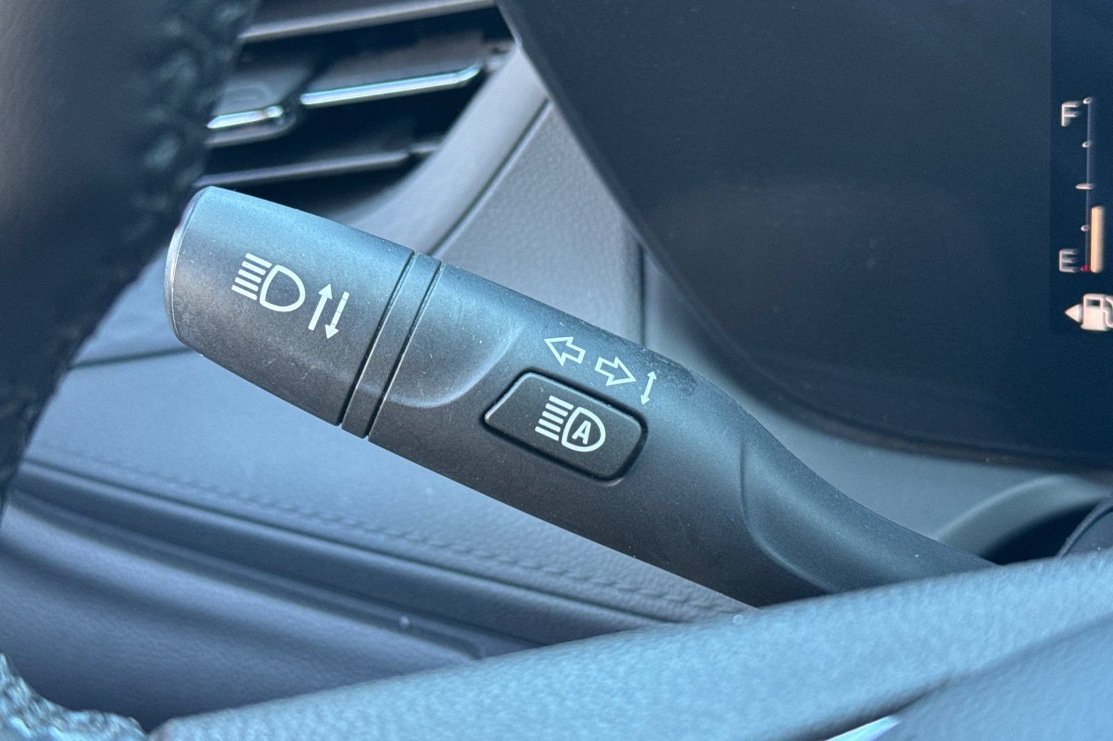 Used 2024 Buick Encore GX Sport Touring FWD image 33