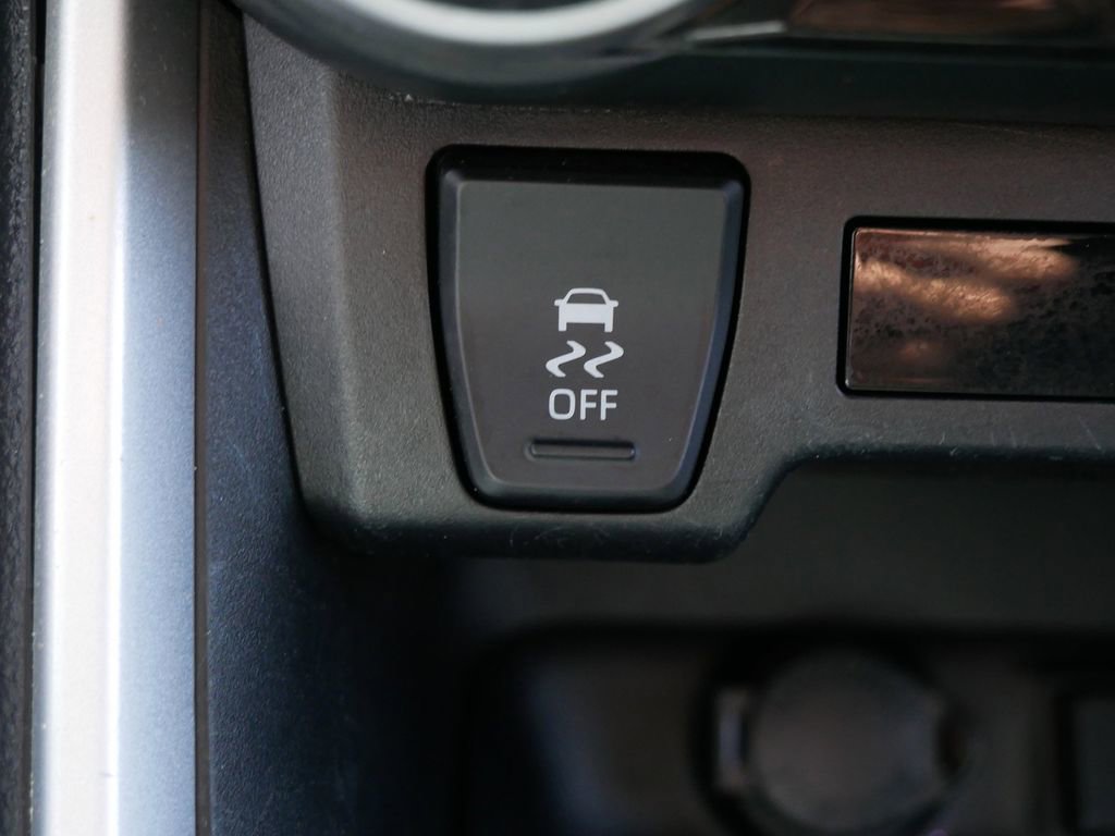 Certified 2022 Toyota RAV4 LE AWD/4WD image 26