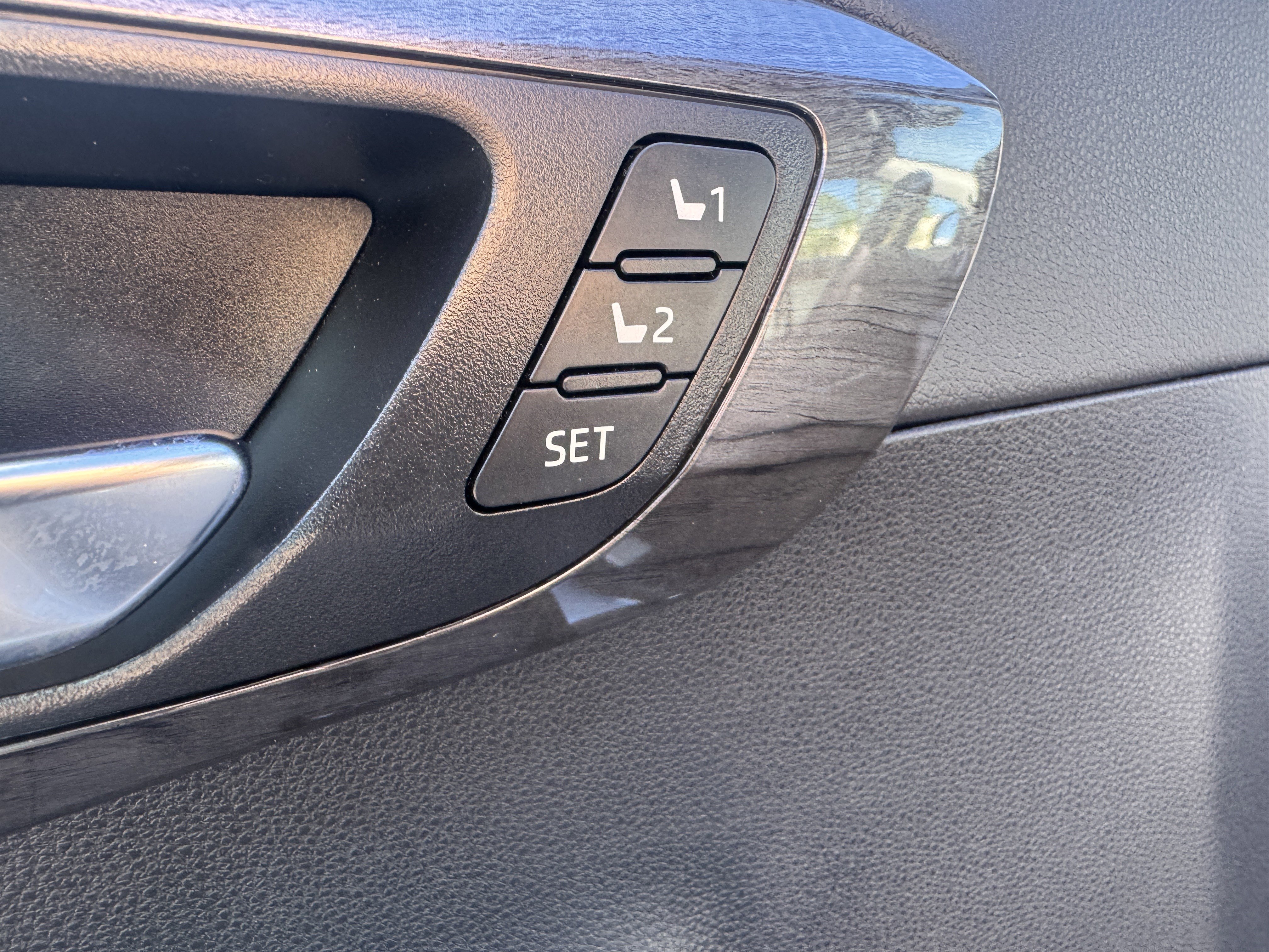 Used 2024 Toyota Highlander Platinum image 11