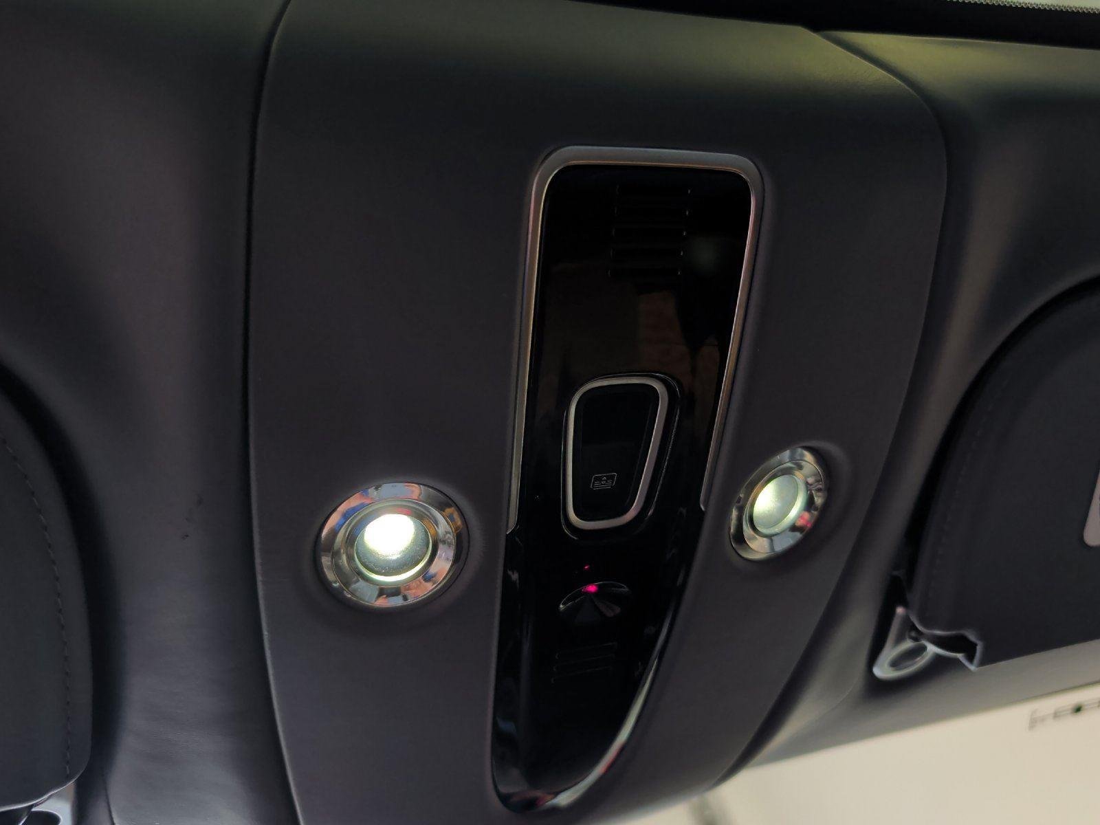 Used 2021 Aston Martin DBX AWD/4WD image 29