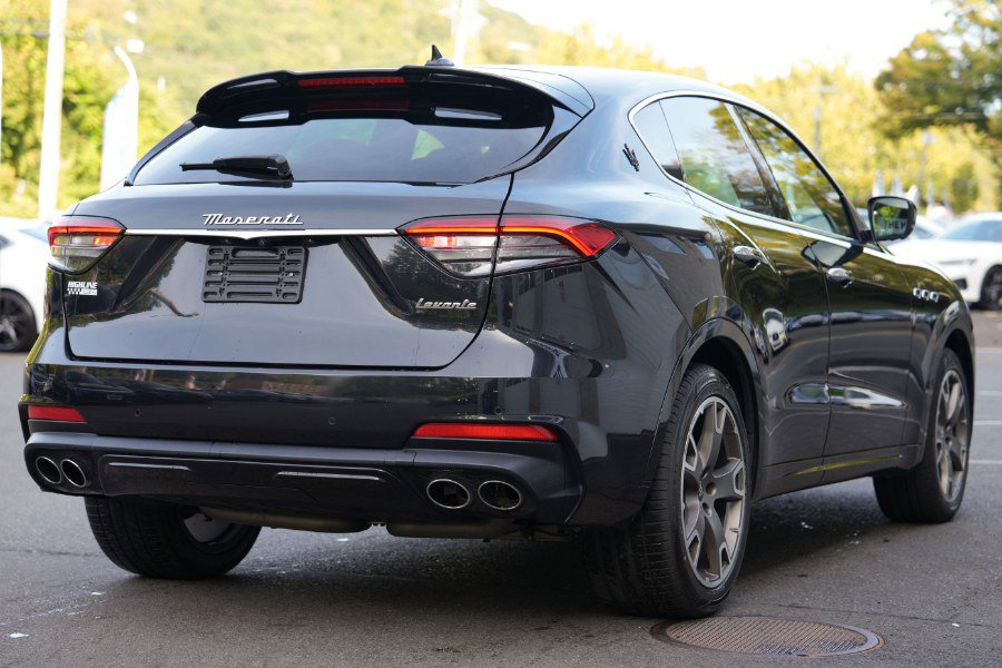 Used 2023 Maserati Levante Modena image 11
