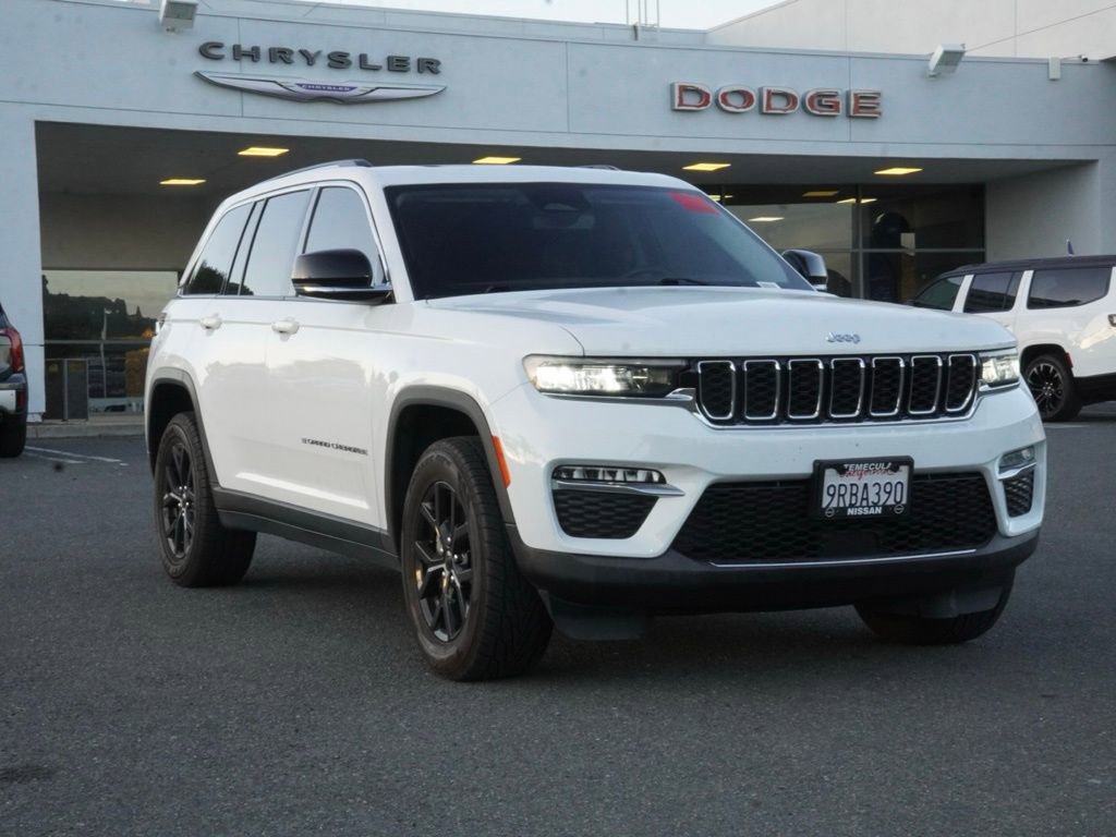 Used 2023 Jeep Grand Cherokee Limited image 2