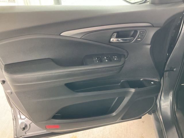 Certified 2025 Honda Ridgeline RTL image 5