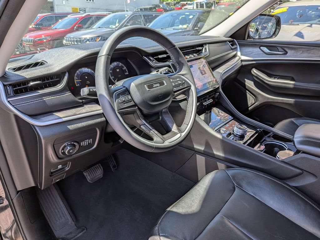 Used 2023 Jeep Grand Cherokee Limited AWD/4WD image 13
