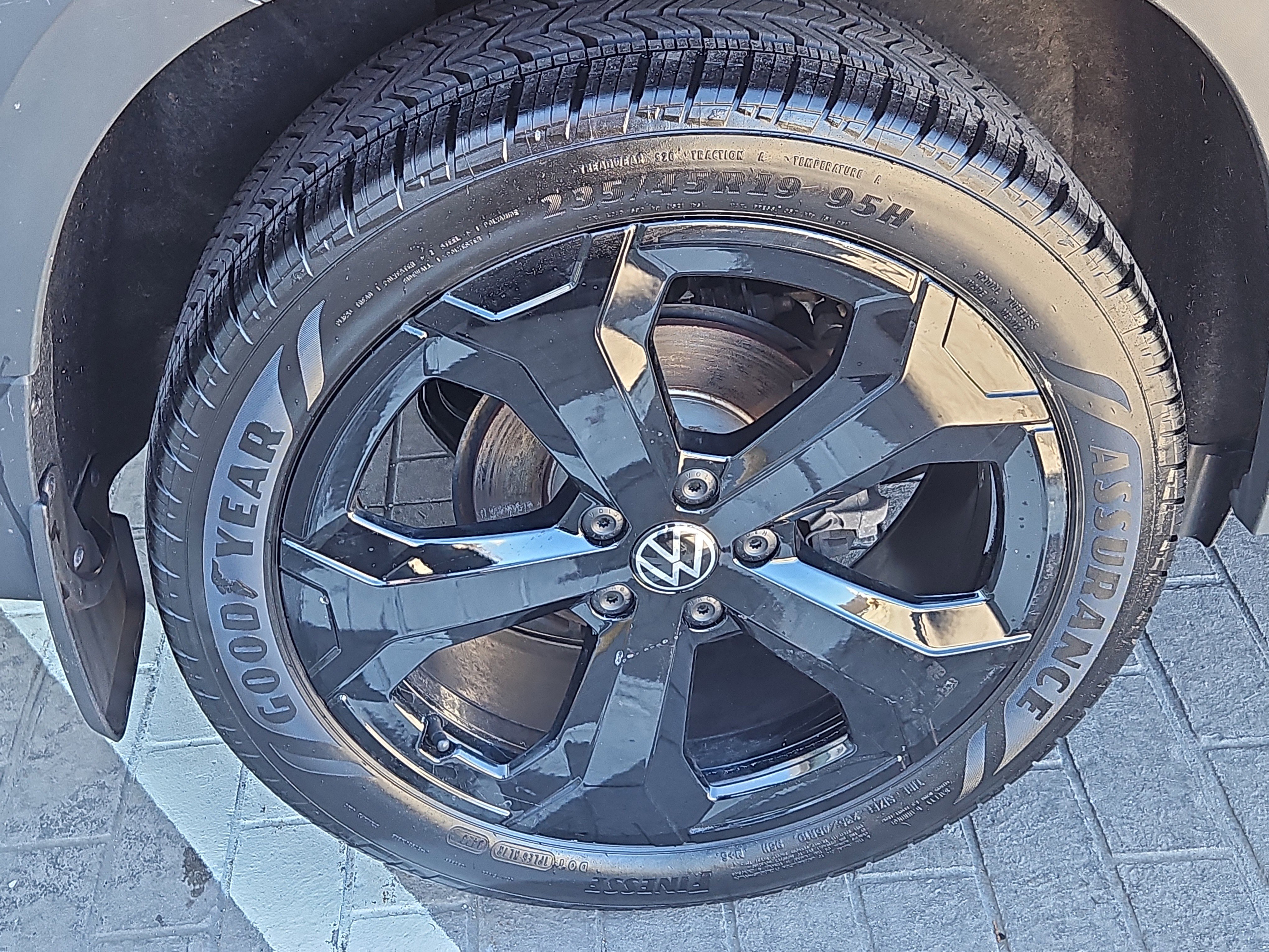 Certified 2025 Volkswagen Taos SEL AWD/4WD image 29