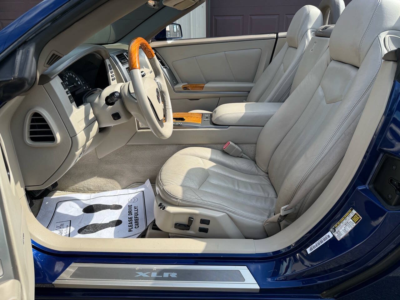 Used 2005 Cadillac XLR RWD image 33