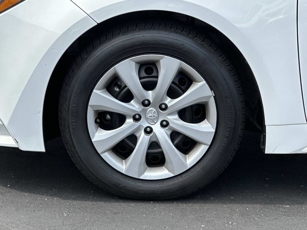 Used 2025 Toyota Corolla LE FWD image 9