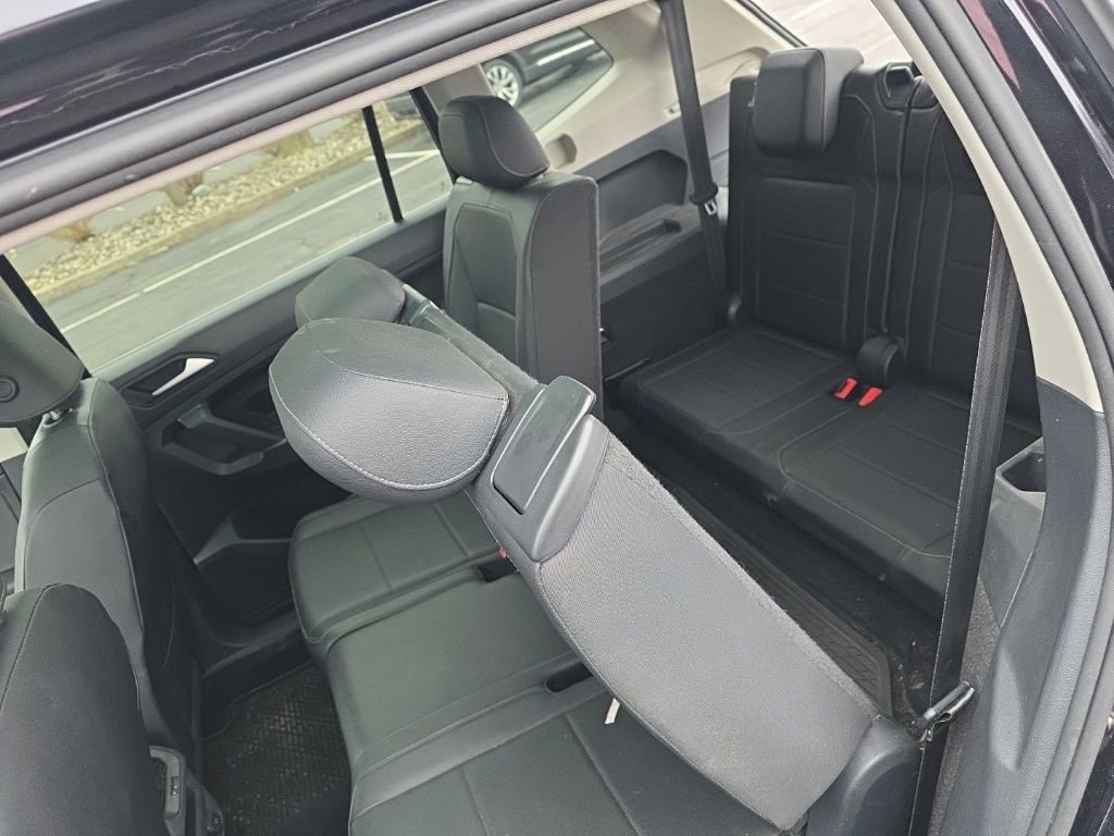 Used 2020 Volkswagen Tiguan SE w/ Panoramic Sunroof Package image 29