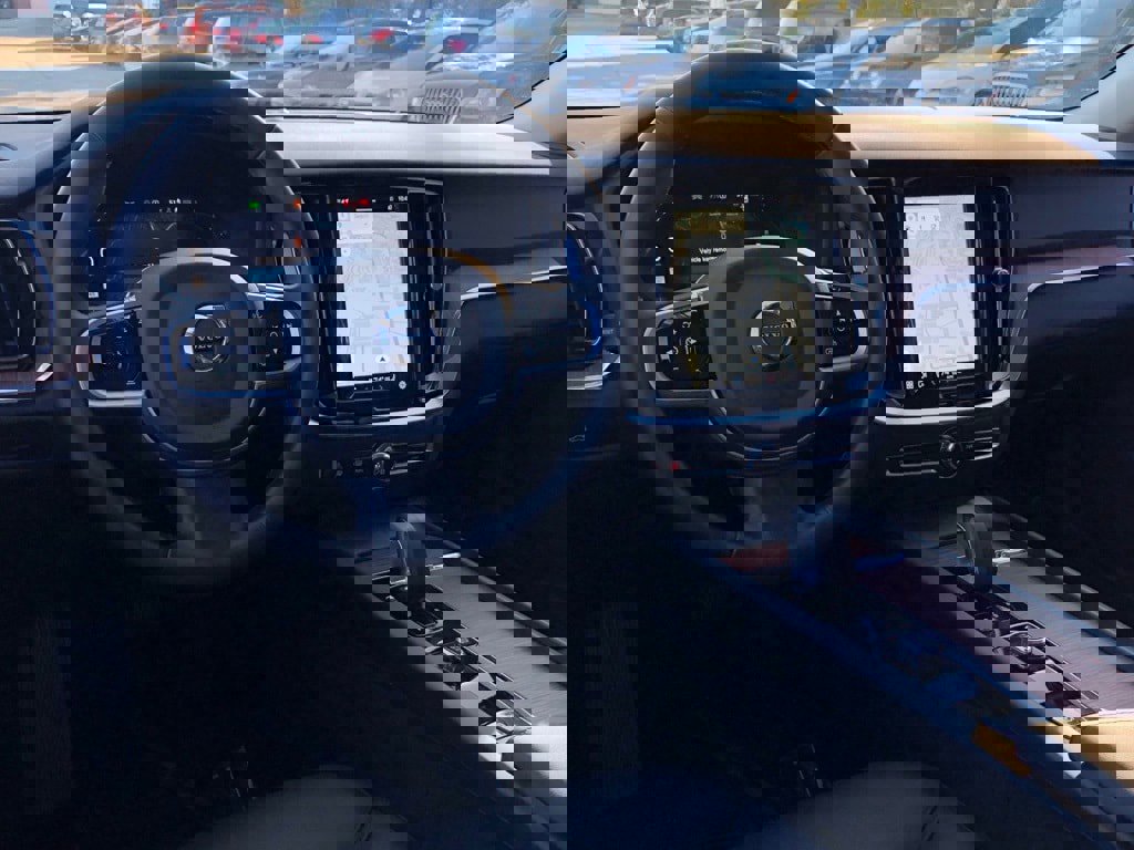 Used 2025 Volvo V60 B5 Cross Country Plus image 15