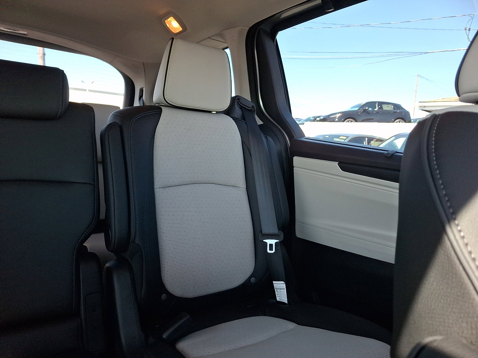 Used 2025 Honda Odyssey Elite image 16