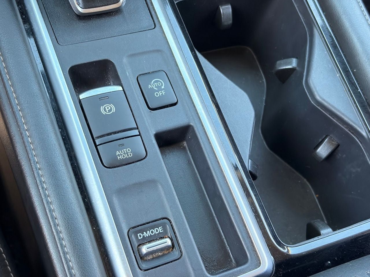 Certified 2025 Nissan Pathfinder SV FWD image 25