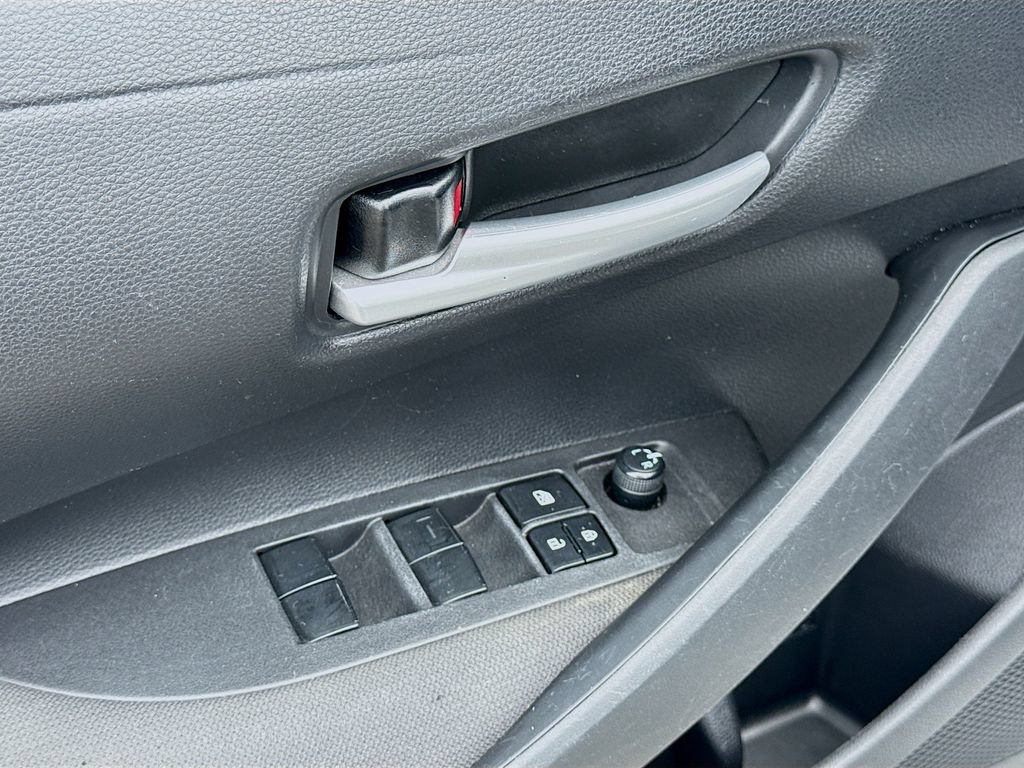 Used 2021 Toyota Corolla LE FWD image 21