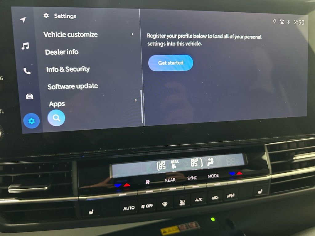 Used 2025 Toyota Sienna XLE image 38