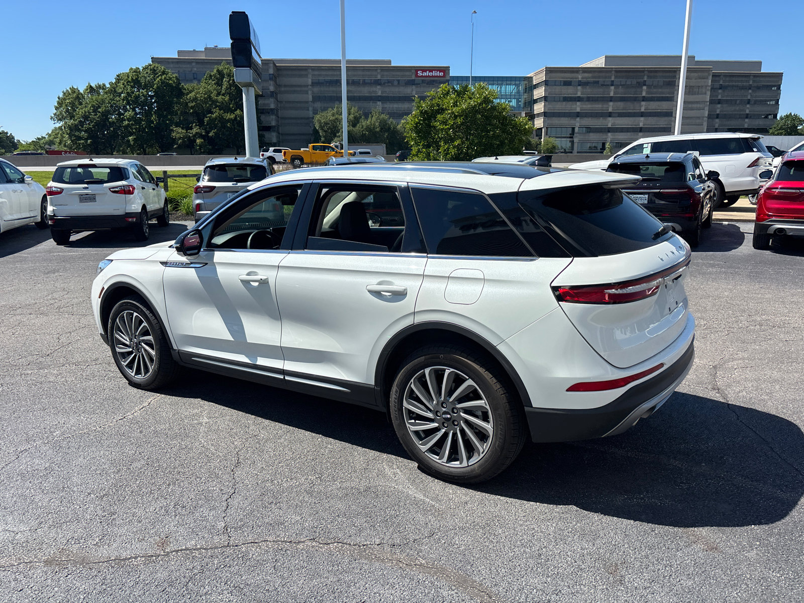 Certified 2024 Lincoln Corsair Reserve w/ Equipment Group 201A AWD/4WD image 5