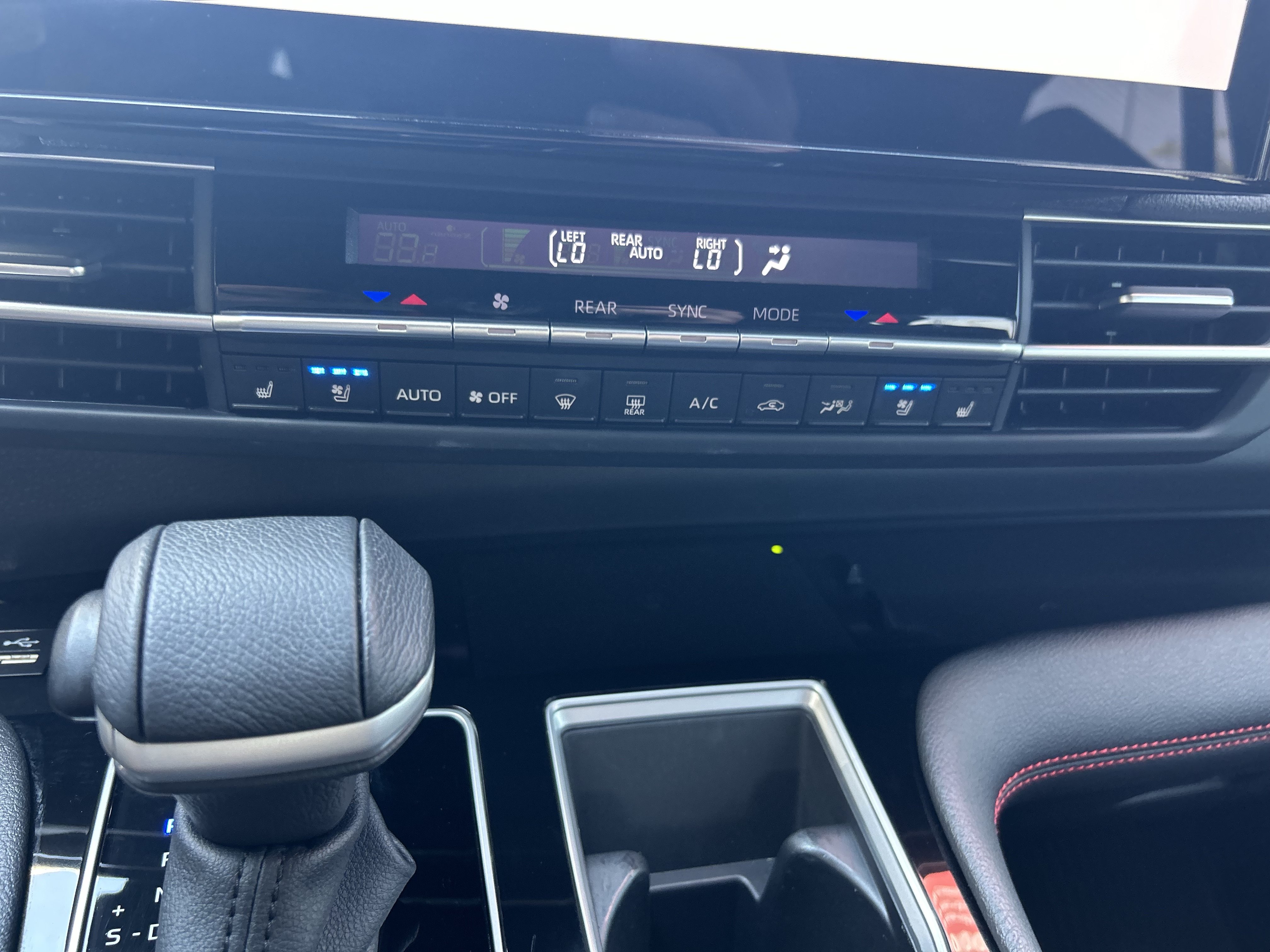 Certified 2025 Toyota Sienna XSE w/ XSE Premium Package AWD/4WD image 34