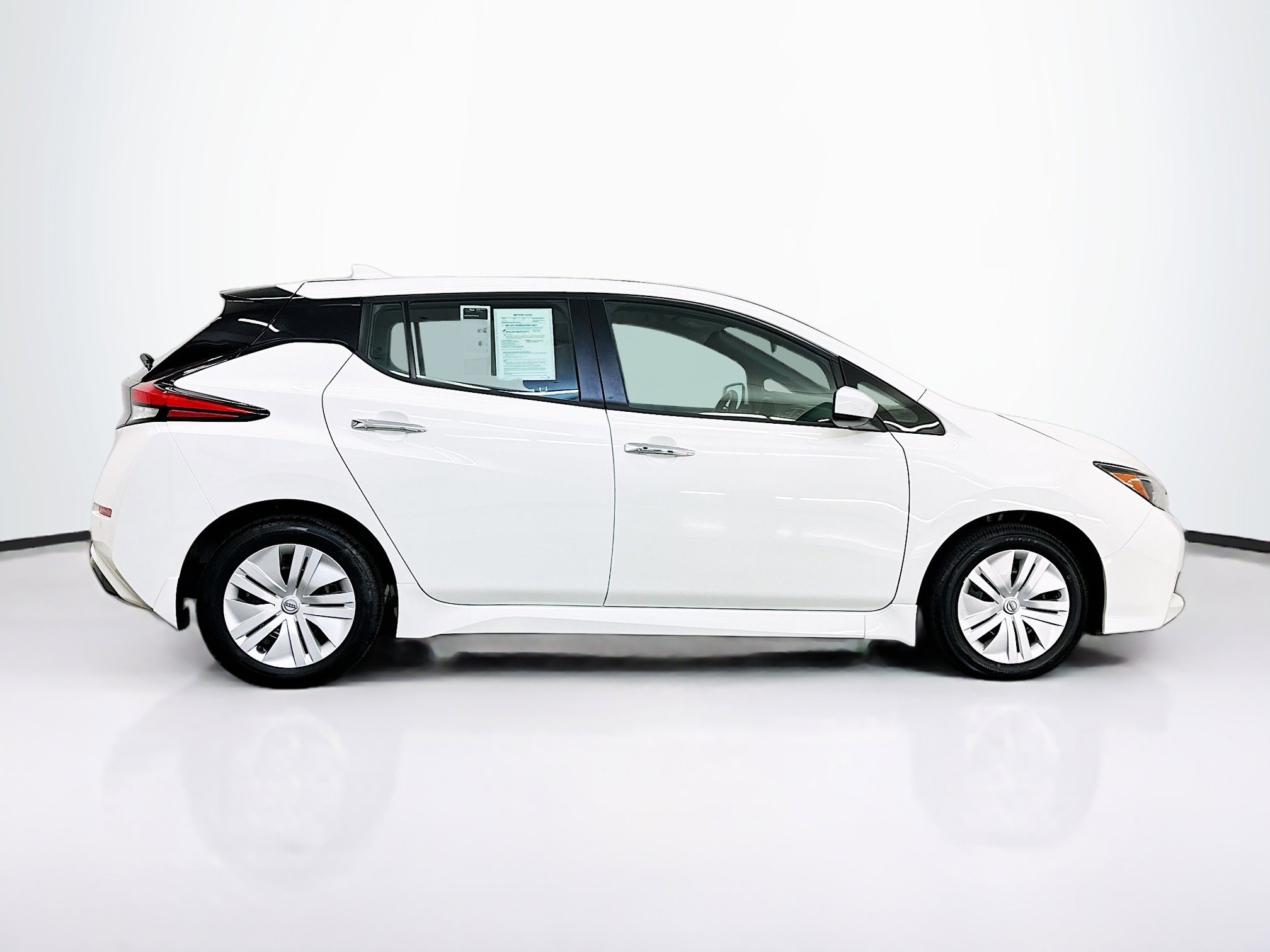 Used 2025 Nissan Leaf S image 10