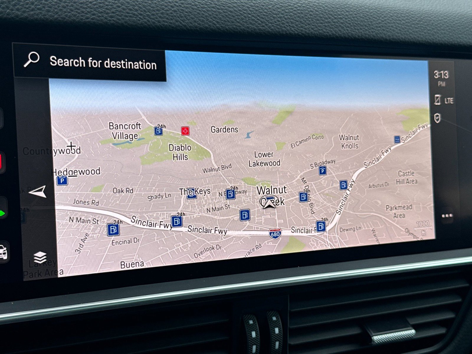 Used 2023 Porsche Cayenne Platinum Edition image 19