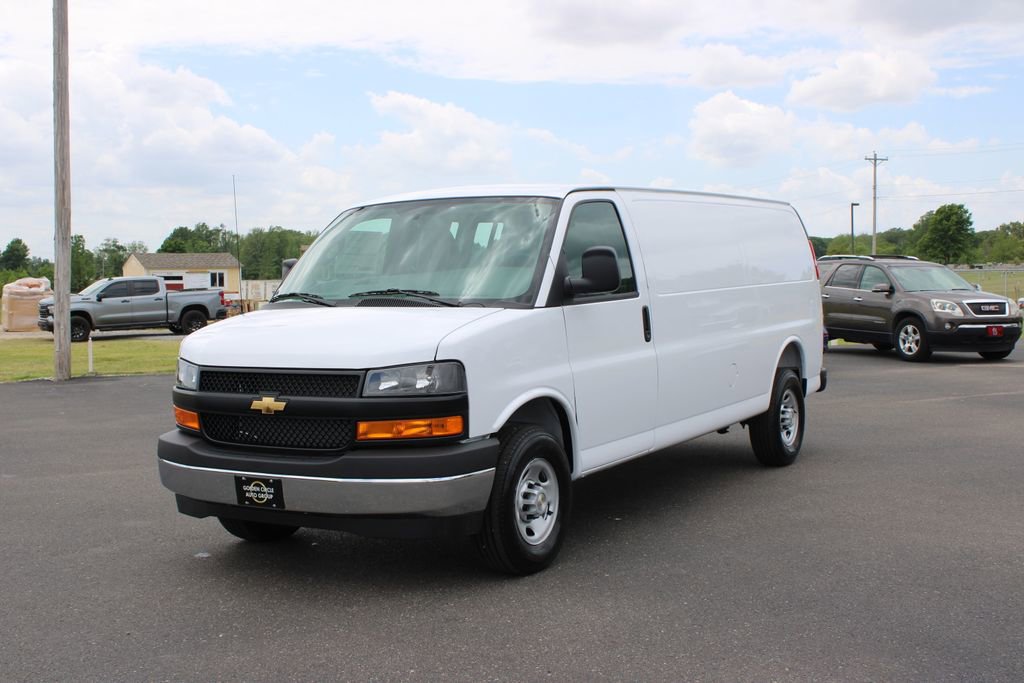 New 2026 Chevrolet Express 3500 Extended w/ Driver Convenience Package RWD image 4