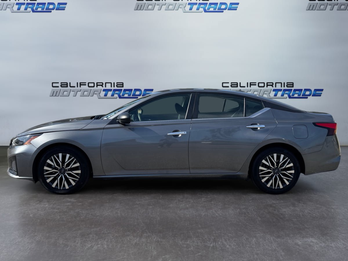 Used 2024 Nissan Altima 2.5 SV FWD image 8