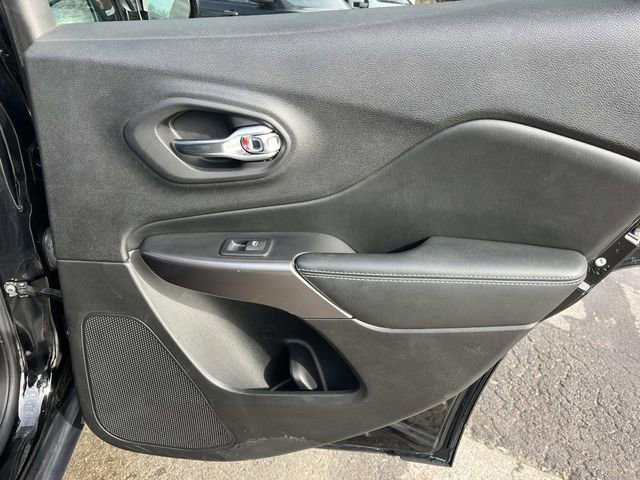 Used 2020 Jeep Cherokee Latitude Plus image 22