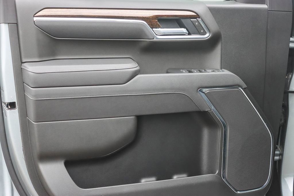 Used 2025 GMC Sierra 1500 Elevation image 43