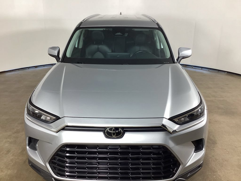 Used 2024 Toyota Grand Highlander AWD image 2