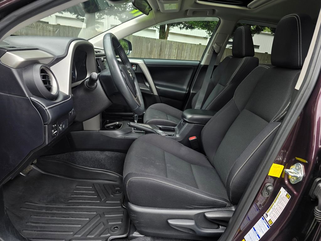 Used 2017 Toyota RAV4 XLE AWD/4WD image 27