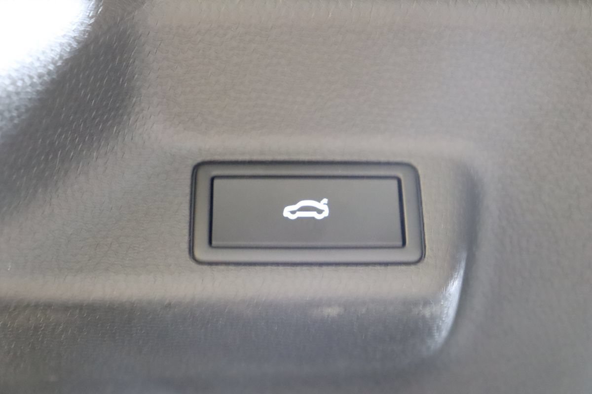 Used 2025 Volkswagen ID. Buzz Pro S RWD image 62