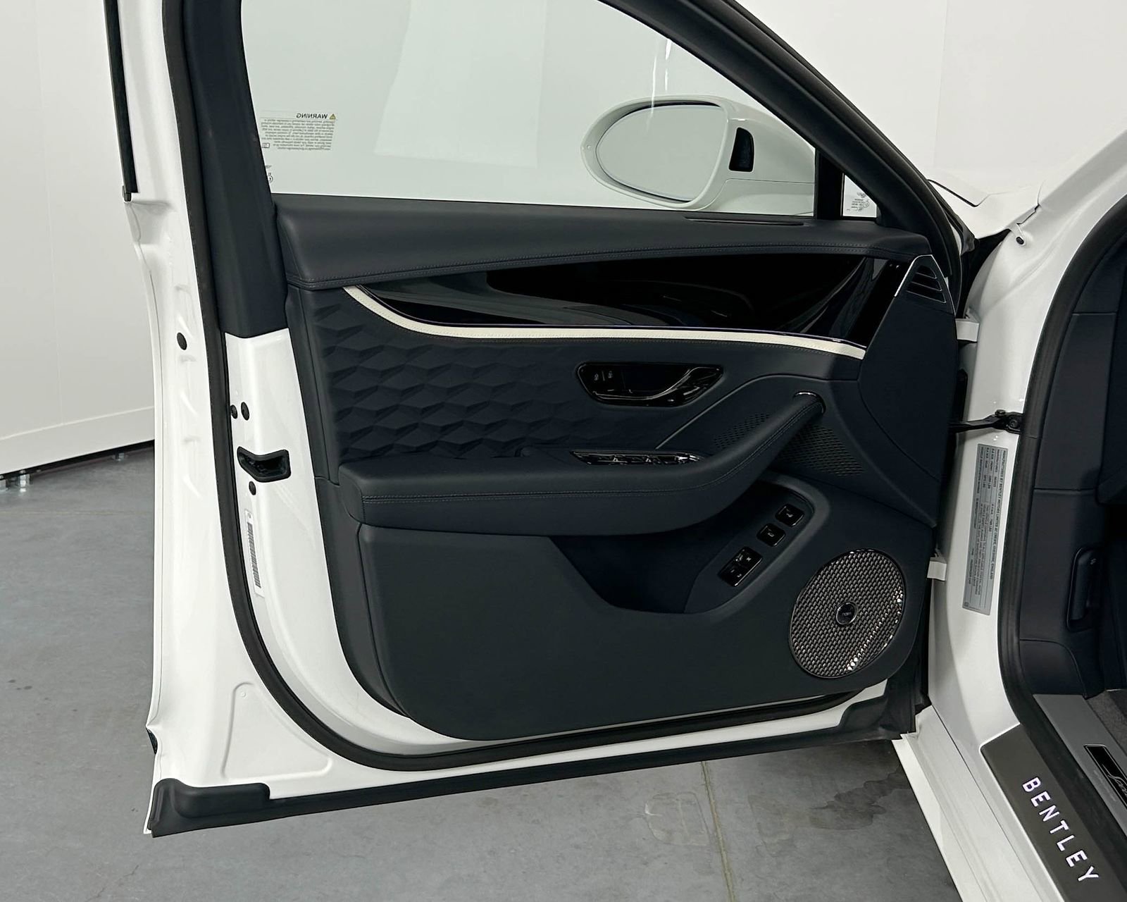 New 2026 Bentley Flying Spur Plug-In Hybrid image 12