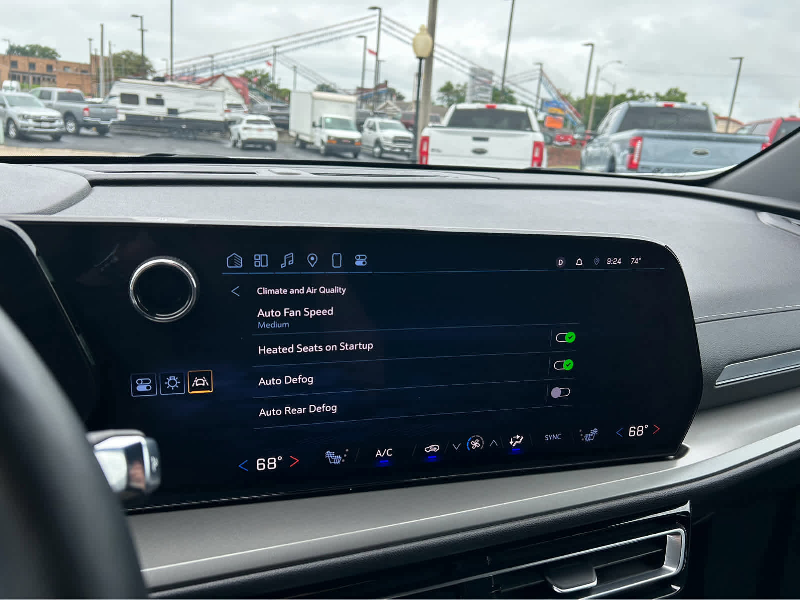 Used 2025 Chevrolet Traverse LT image 38