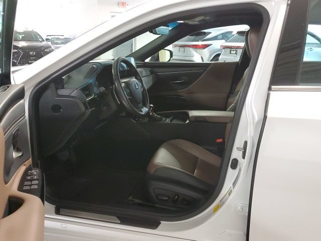 Used 2025 Lexus ES 300h w/ Premium Package FWD image 13