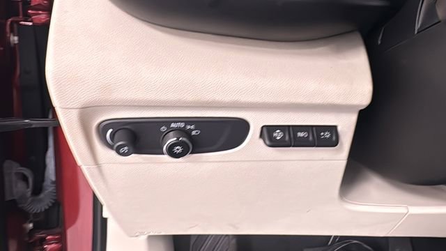 Used 2023 Buick Envision Avenir image 35