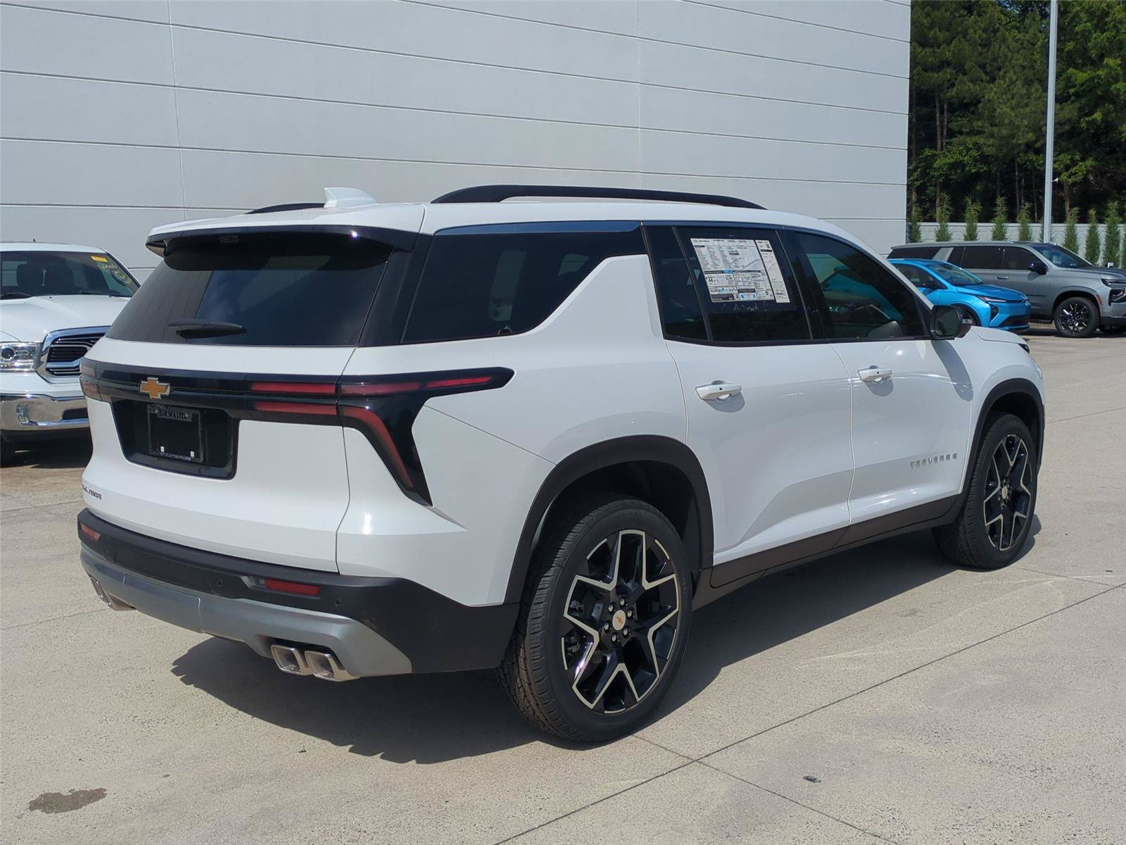 New 2026 Chevrolet Traverse LT w/ Driver Confidence Package FWD image 5