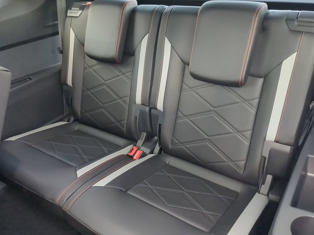 Certified 2025 Volkswagen Atlas Peak Edition SE AWD/4WD image 20