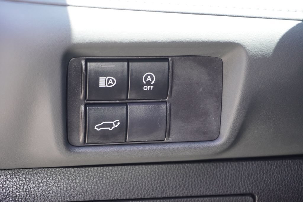 Used 2023 Toyota Highlander XLE FWD image 16