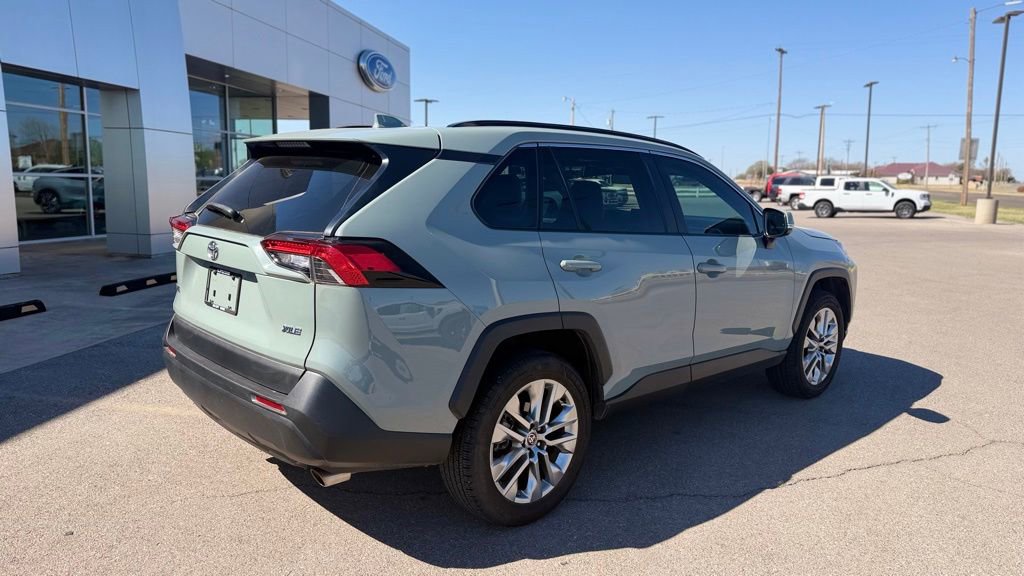 Used 2022 Toyota RAV4 XLE Premium image 5