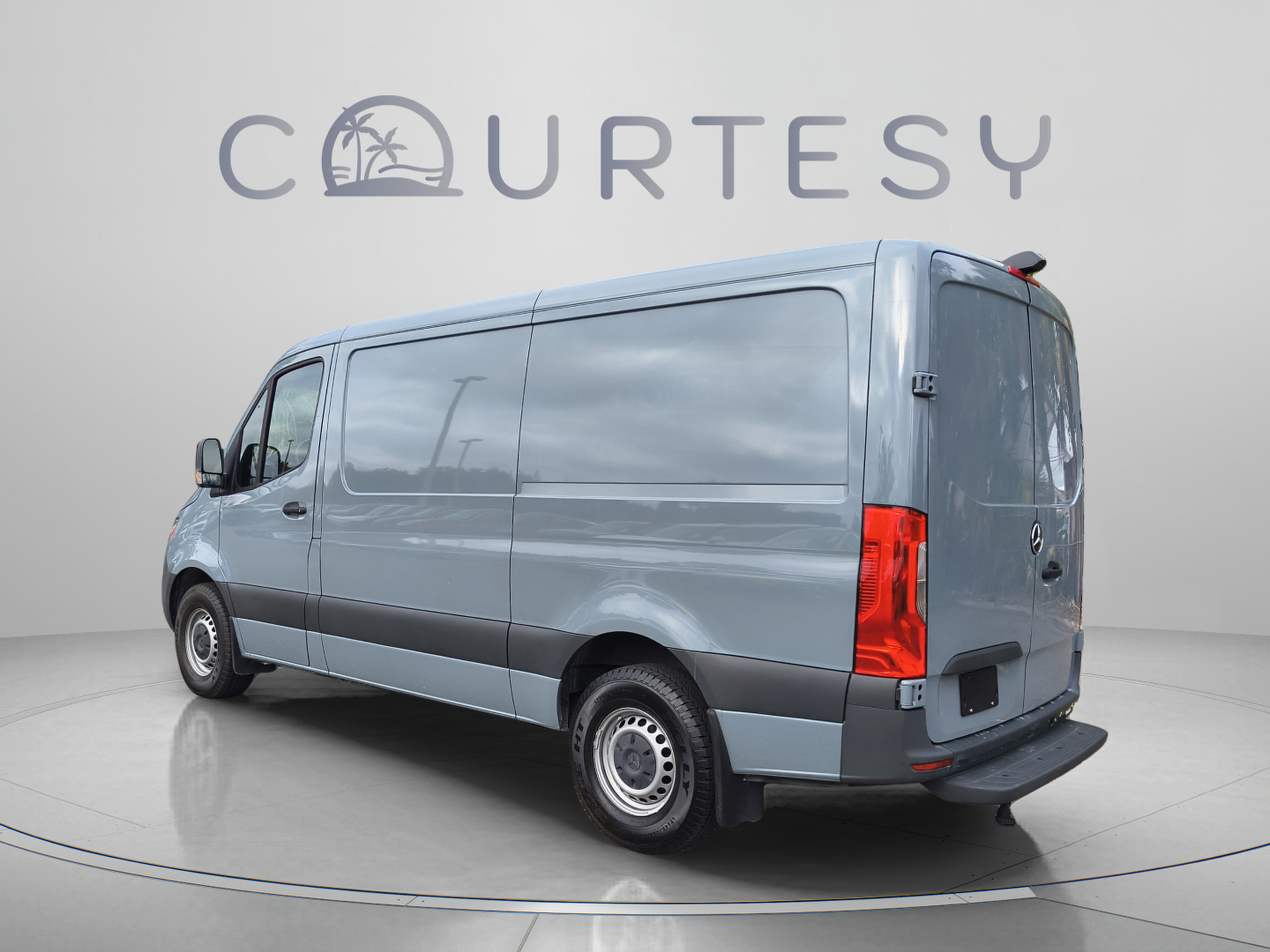 Used 2024 Mercedes-Benz Sprinter 2500 w/ Acoustic Package image 3