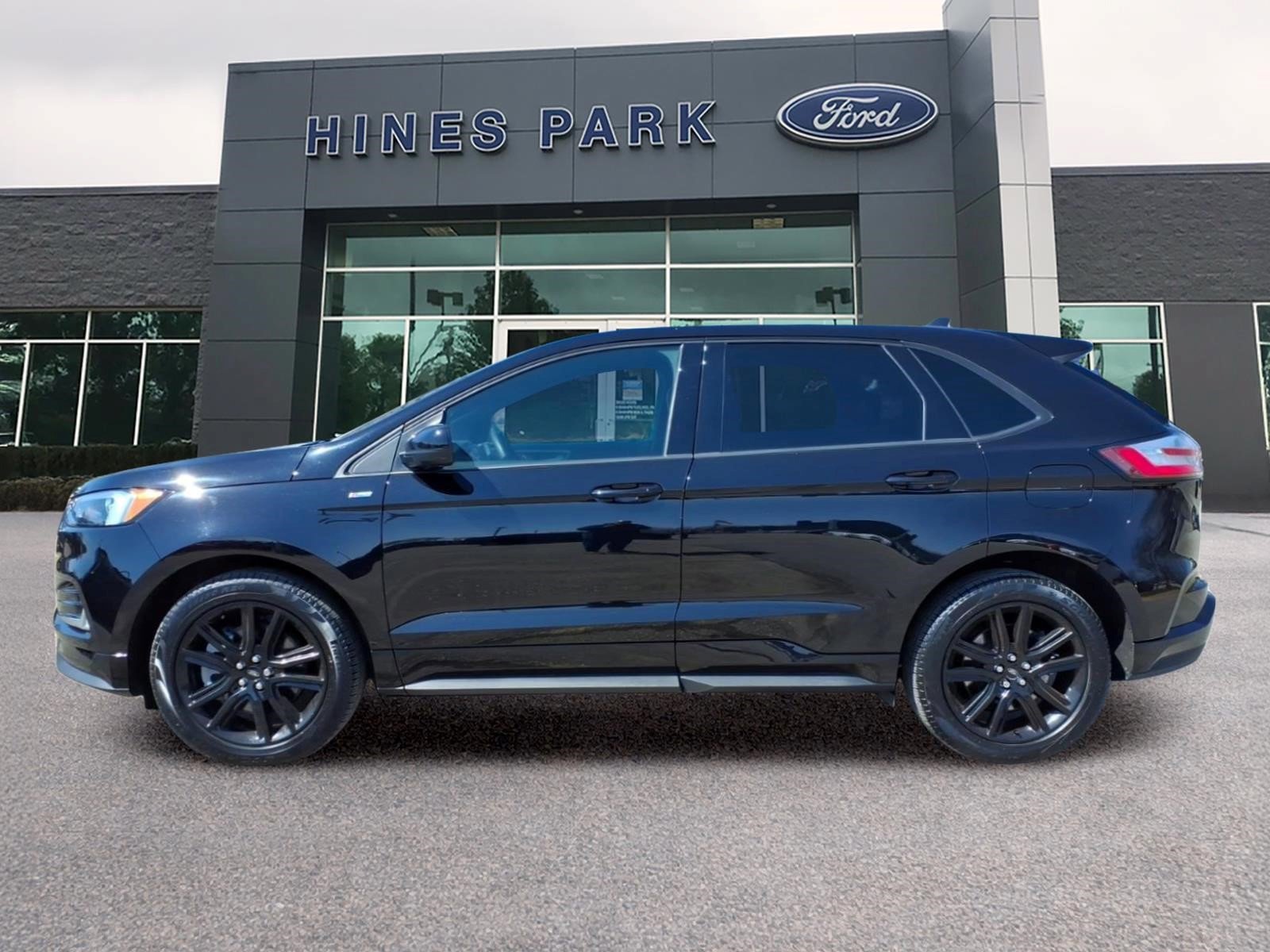Used 2024 Ford Edge ST-Line image 4
