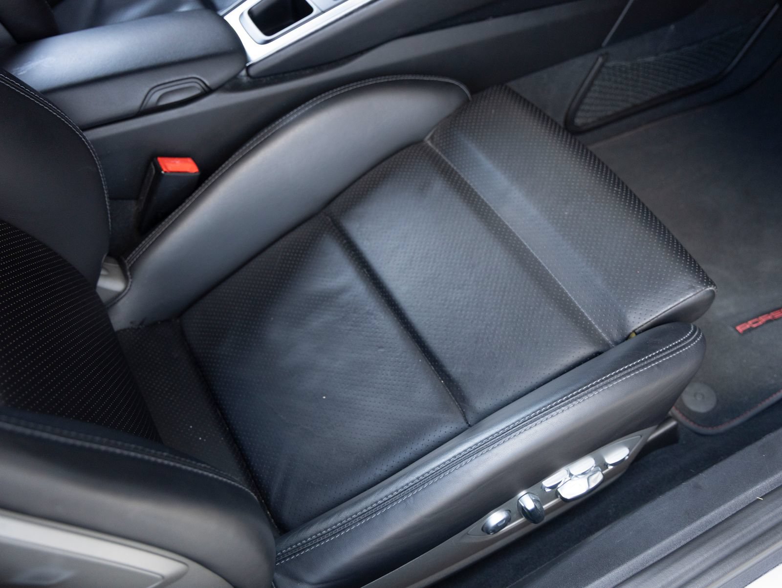 Certified 2015 Porsche Cayman GTS RWD image 29