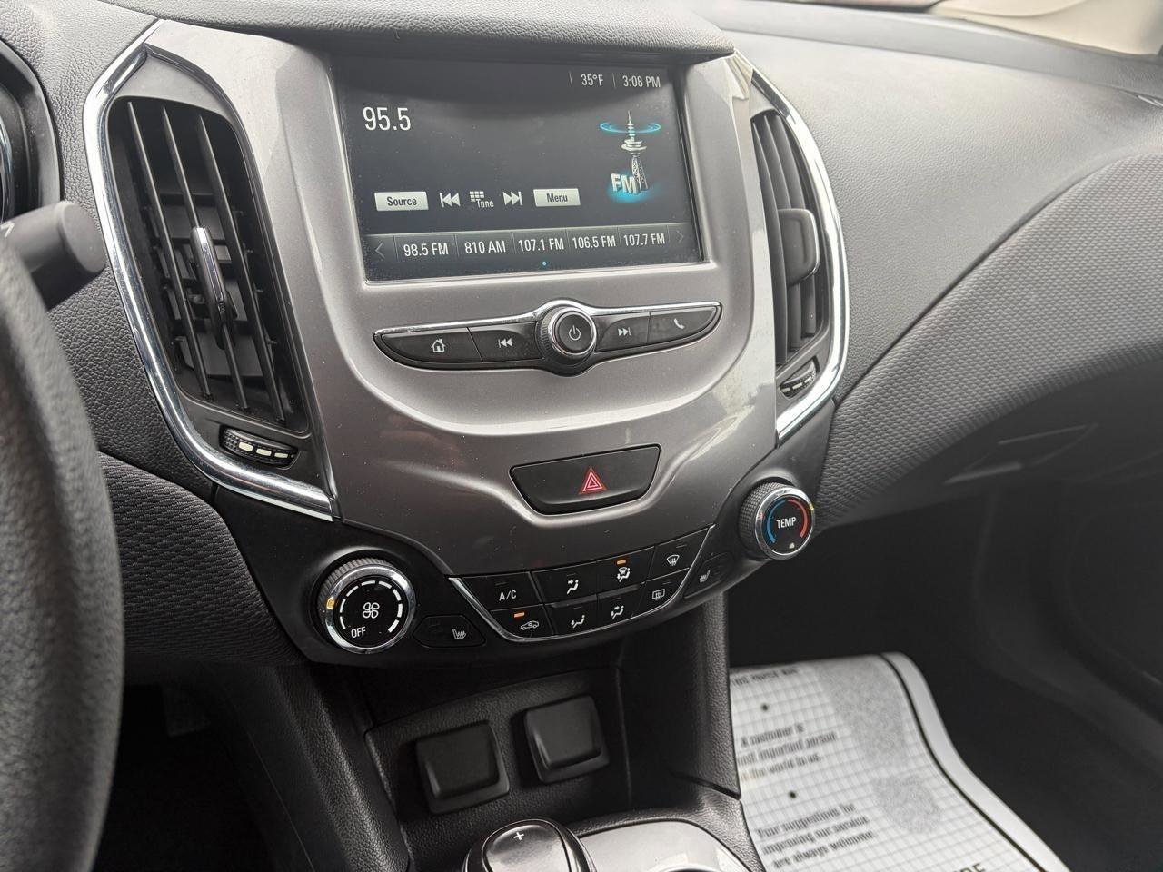 Used 2018 Chevrolet Cruze LT w/ Convenience Package FWD image 19