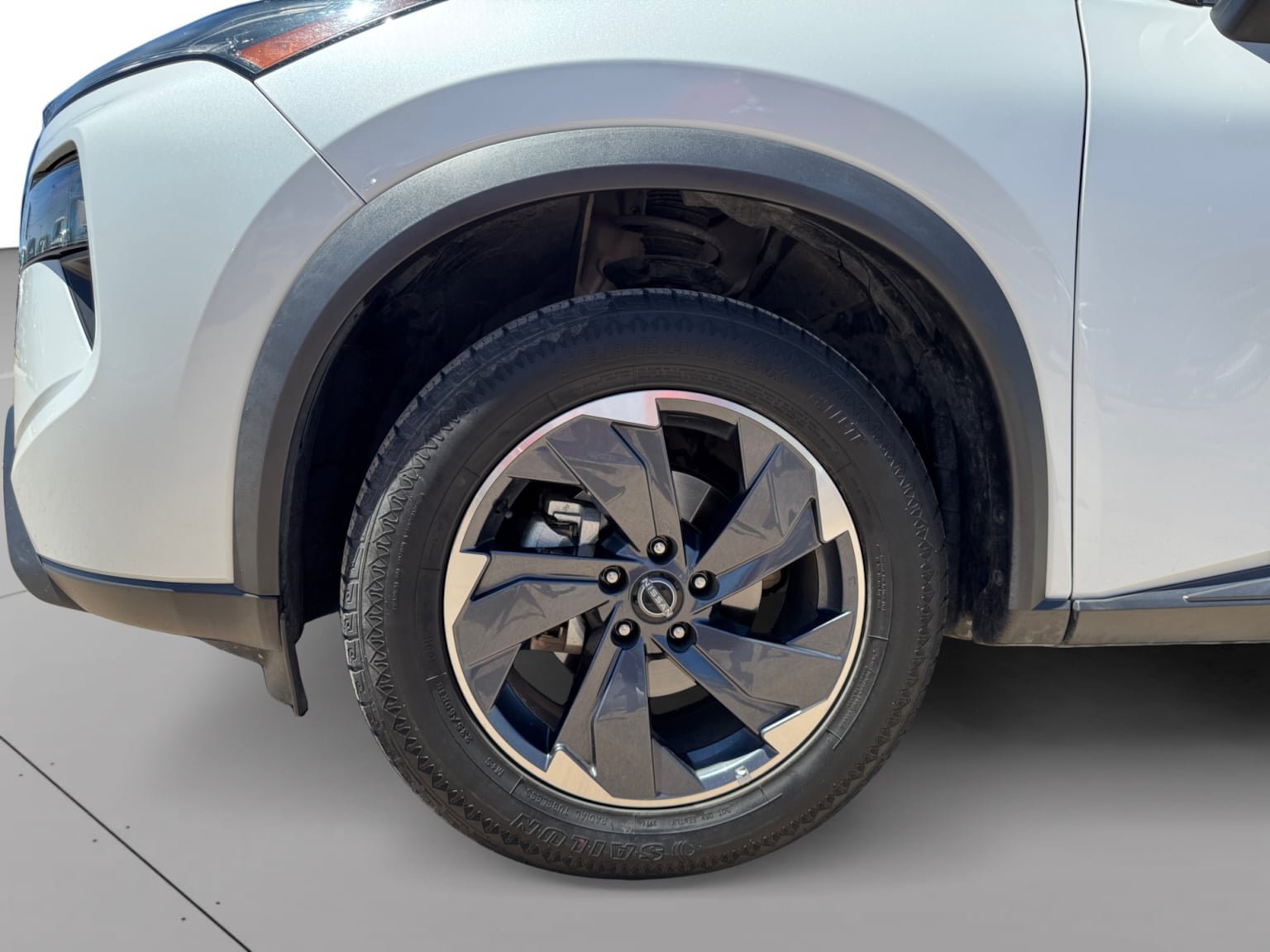 Used 2024 Nissan Rogue SV FWD image 9