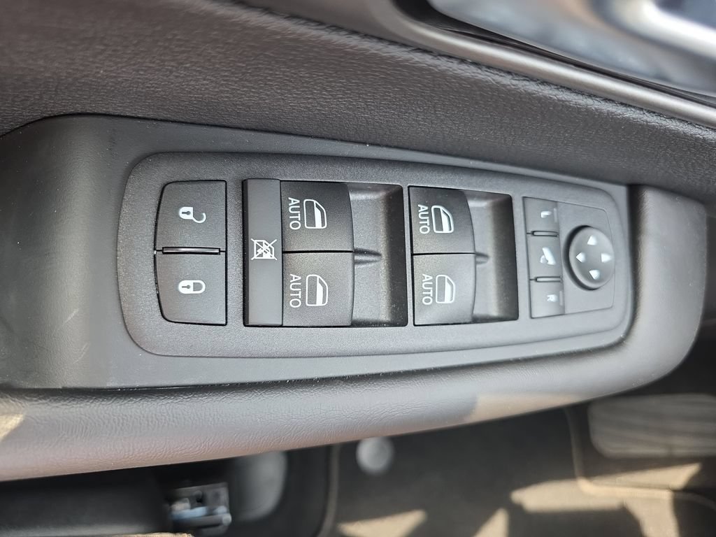 New 2027 Chrysler Pacifica Limited AWD/4WD image 32
